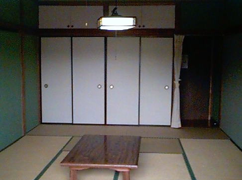複数人で利用できる広めの和室